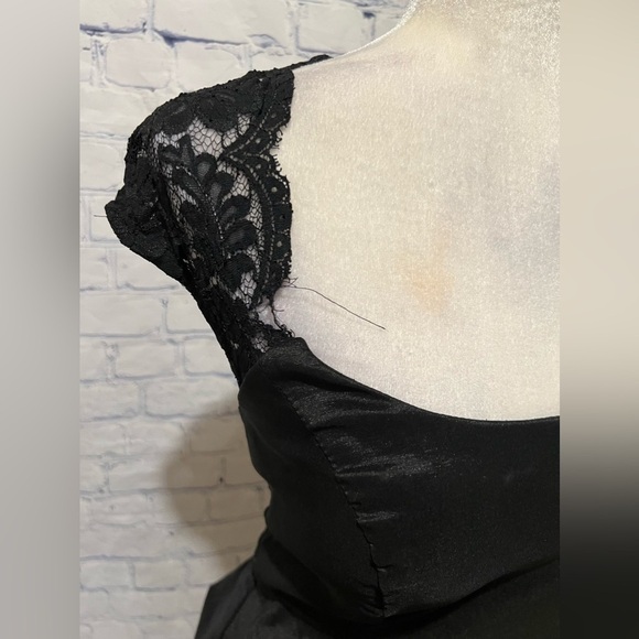 Xcape Petites by Joanna Chen Black Taffeta Peplum Dress, Size 8P - Picture 2 of 6